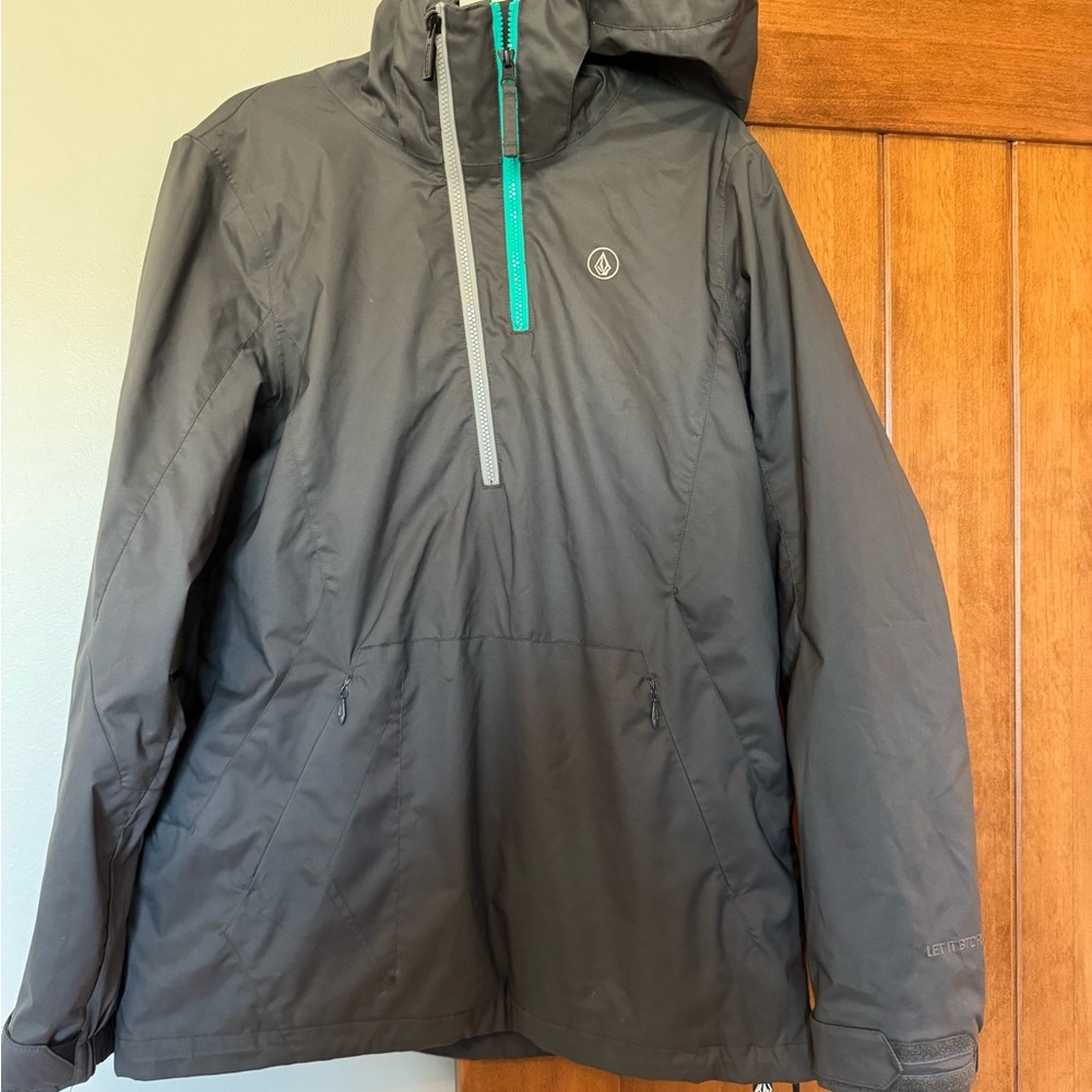 Volcom women’s Charcoal Pullover  Hooded Snowboard Jacket